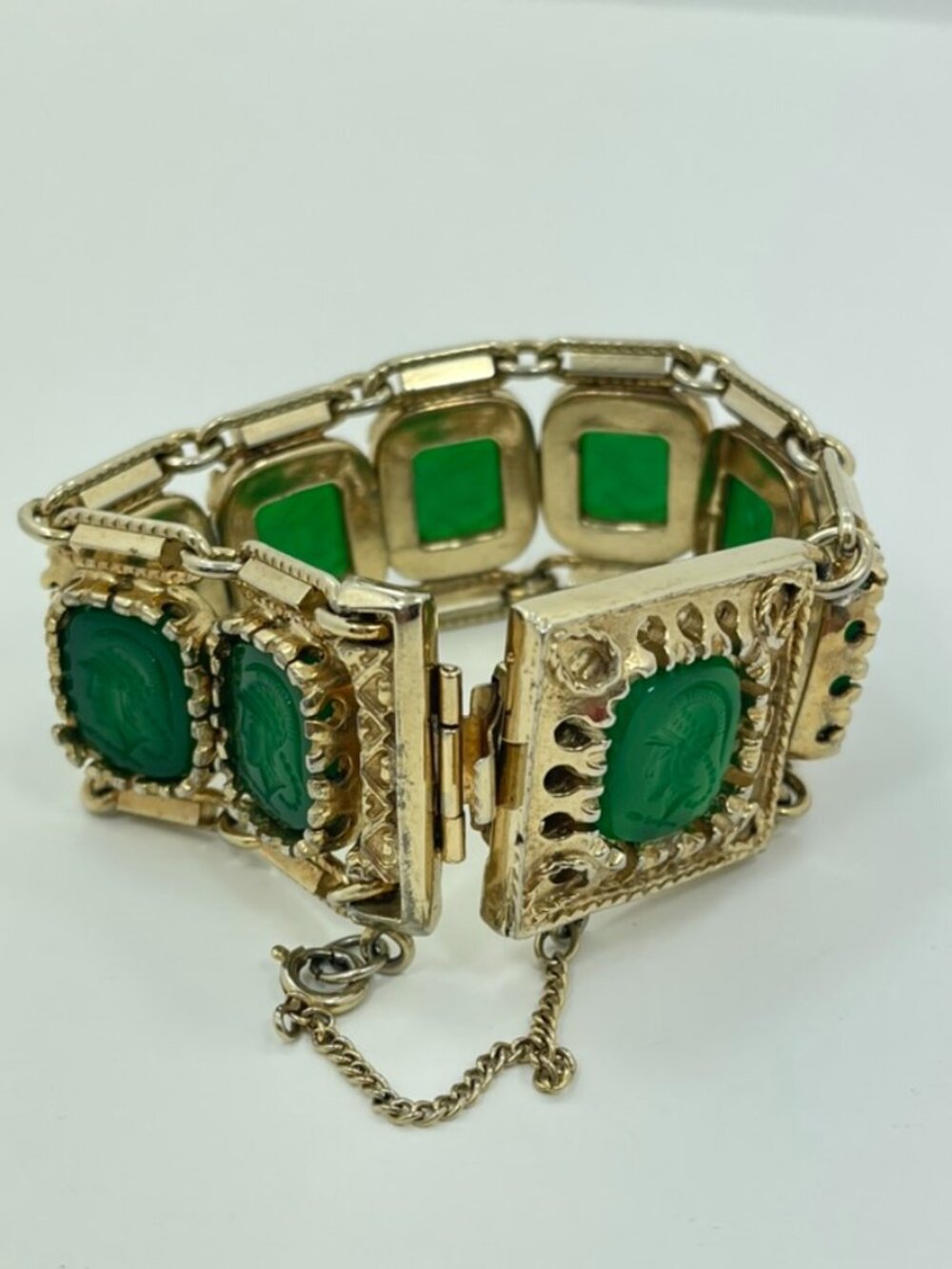 Vintage Italian Gold-Plated Green Intaglio Bracelet 6.5” 9 Glass Cameos - Picture 8 of 12